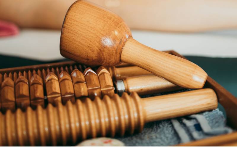 Soin anti-cellulite avec outils en bois – Institut Balma